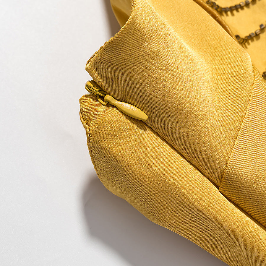 Neckholder-Kleid mit Blumen-Verzierung