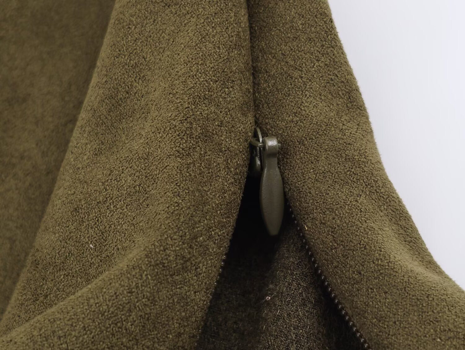 Schickes Wildleder-Hosen-Set – Zweiteiler in Khaki