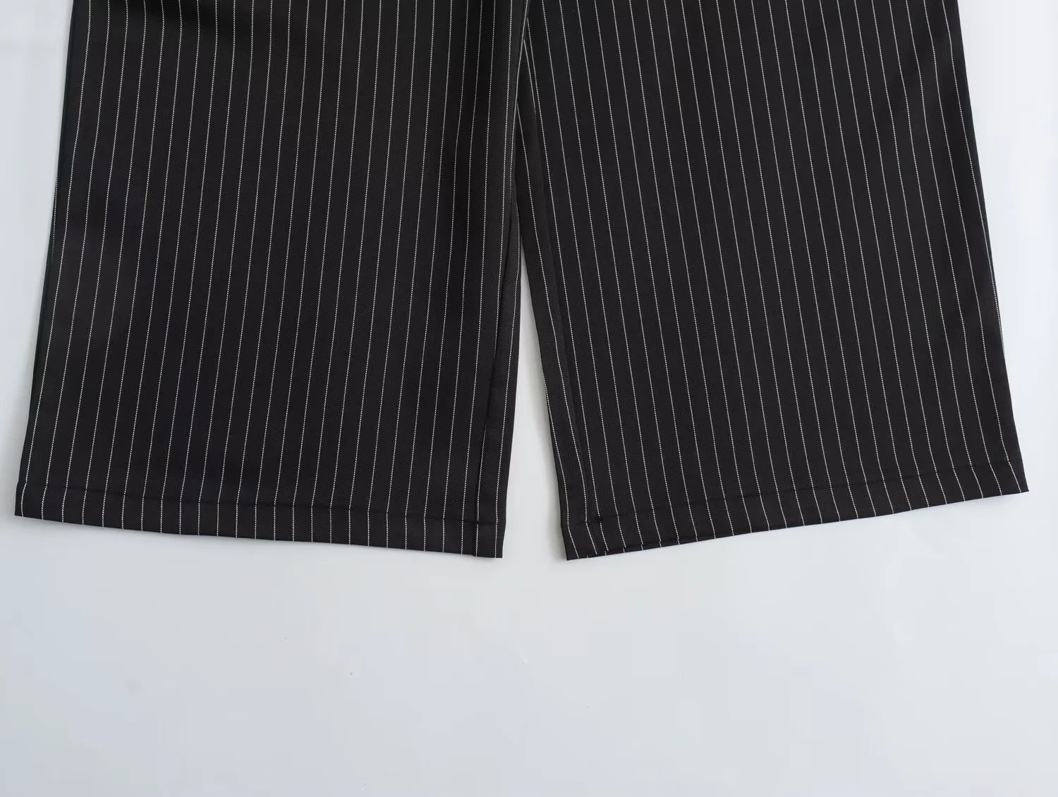 Weite Hose mit Streifen und Patchwork