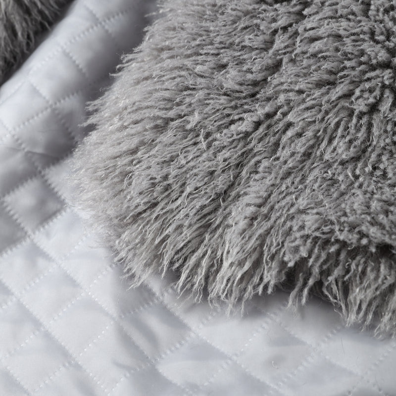 Fellmantel Grey – Kuscheliger Kunstfell-Mantel in Grau