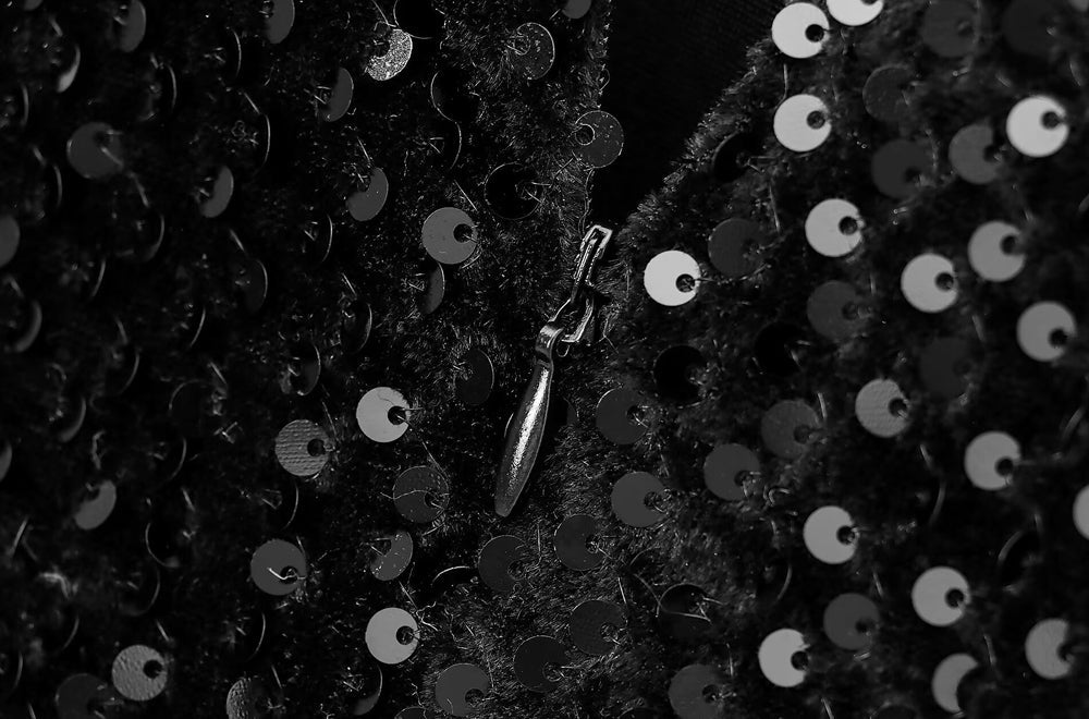 Pailletten-Minikleid mit Rückenausschnitt & Rüschen