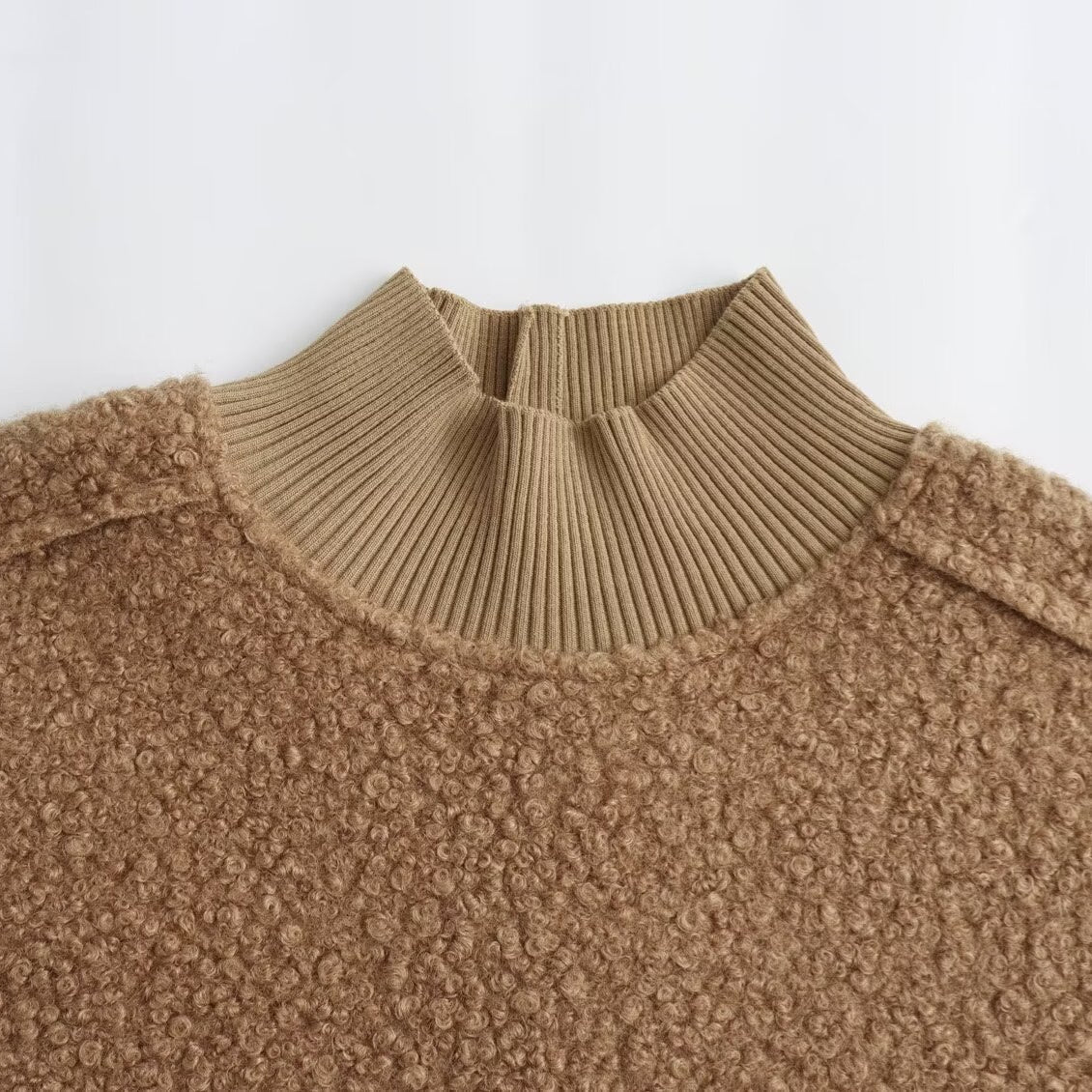 Locker geschnittenes Sweatshirt mit Stehkragen