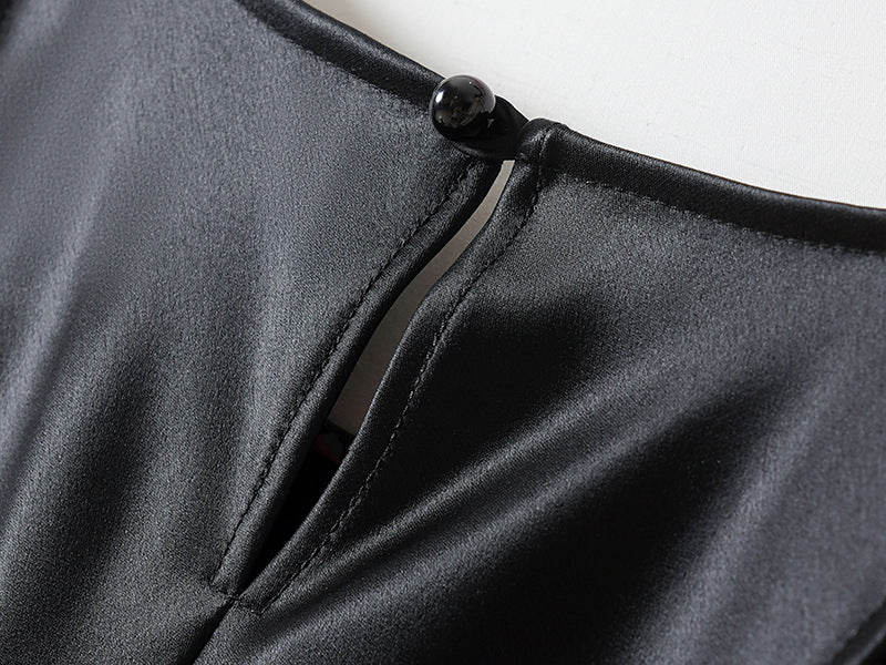 Lederkleid mit Rüschen