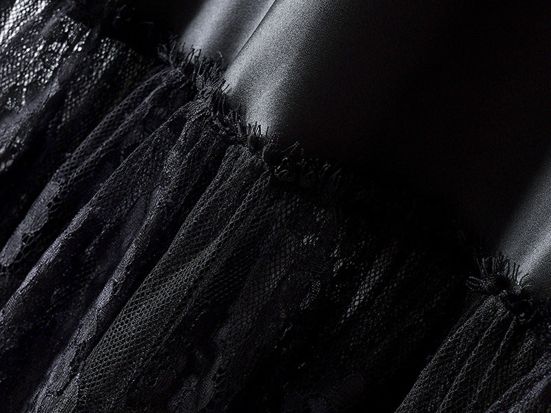 Lederkleid mit Rüschen