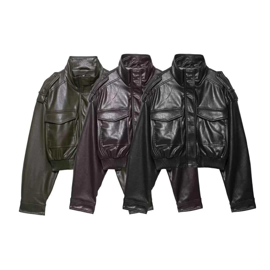 Lederrider – Cropped Kunstleder-Jacke mit Utility-Taschen