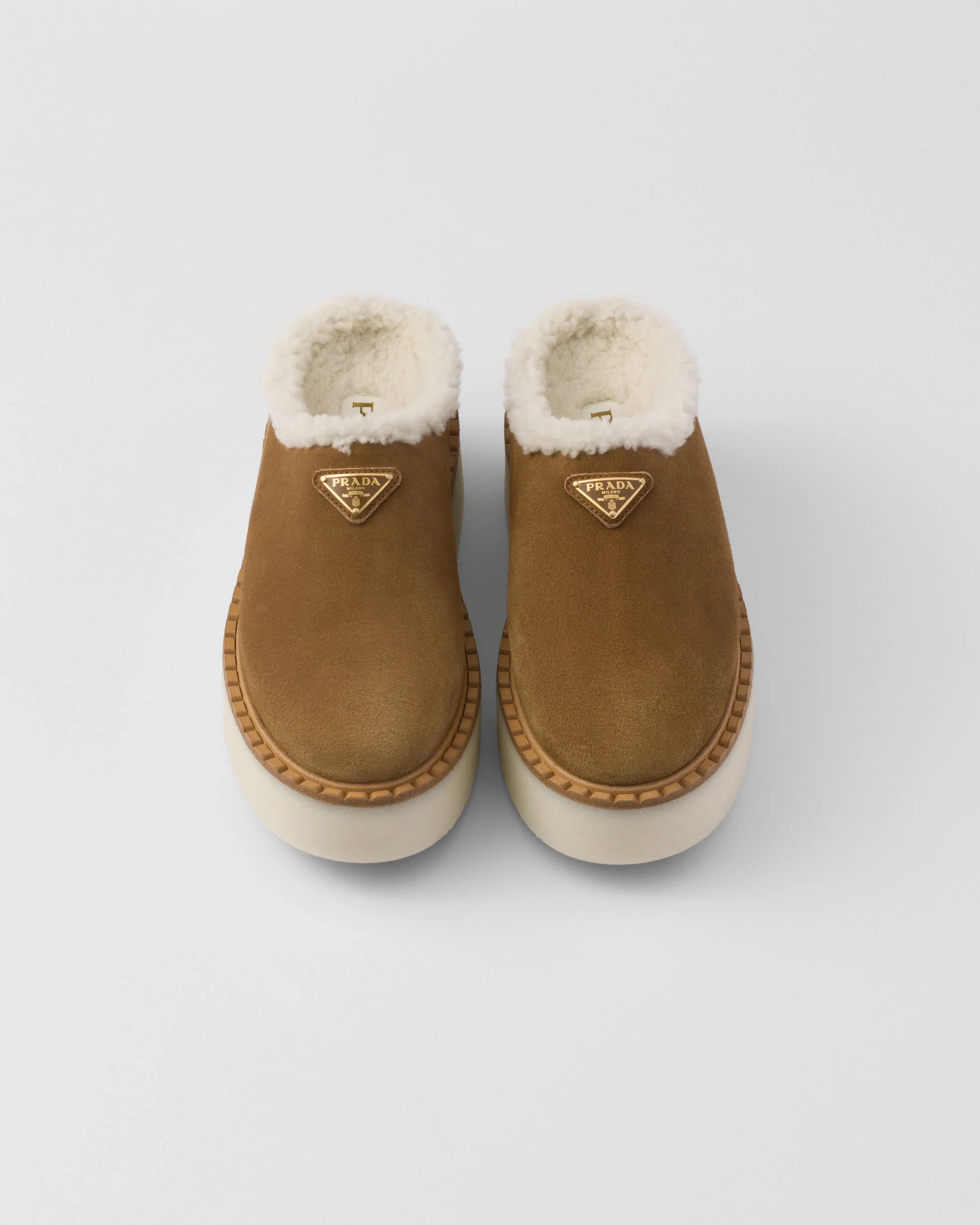 Cozy Plateau-Winterclogs in Wildlederoptik